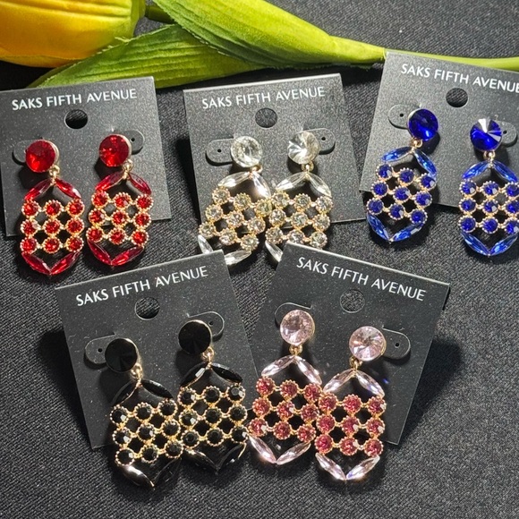 Glamorous Saks Fifth Avenue Red Crystal Post With Dangle Waffle Design 2 in - Picture 5 of 9